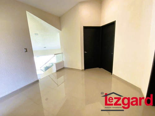 Se Vende Bonita Casa Con Amplios Espacios En Lomas De Cocoyoc