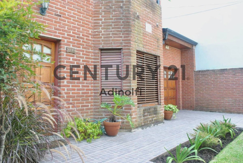 Imagen 4 de 30 de Calle 76 E/ 17 Y 18 - Casa 3 Dormitorios, Quincho Y Parque - Venta Y/o Permuta