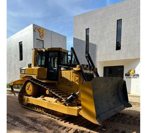 Tractor Bulldozer D6t 2010
