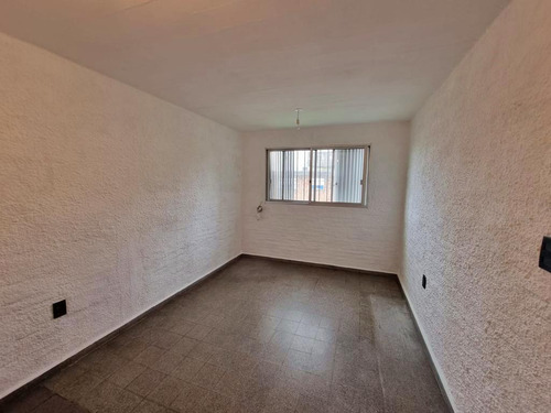 Apartamento De 2 Dormitorios En Punta De Rieles