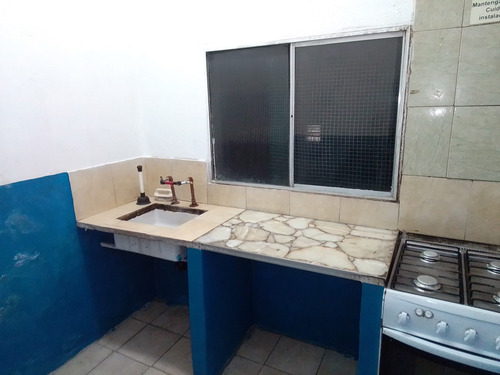 Imagen 4 de 9 de Habitación 3x3 Luminosa Para Hombre Solo Servicio Incluidos.