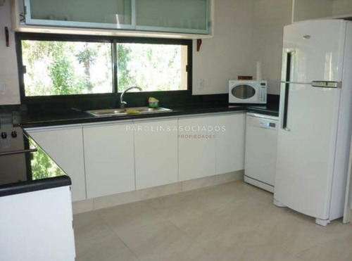 Casa En Venta De 4 Dormitorios En Punta Del Este - Ref: 3802