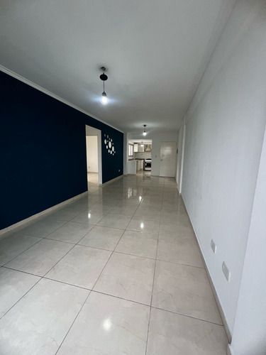 Departamento De Tres Ambientes En Alquiler