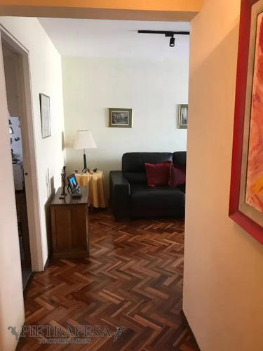 Apartamento En Venta, 4 Dormitorios, 2 Baños, Terraza-lavadero, -colonia-centro