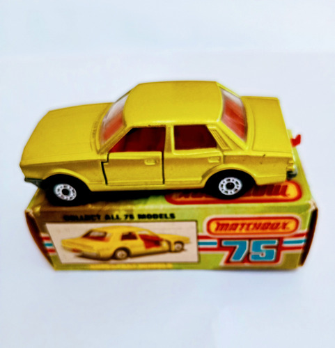 Matchbox Ingles Caja Inglesa Nuevo Esc 1/64 Mide 7 Cm Rdf1 Dorado Oscuro Con Tapizado Rojo