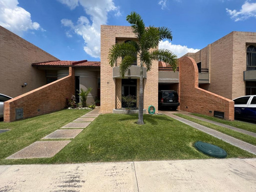 Imagen 25 de 27 de Exclusivo Townhouse En Venta Trigal Norte Villas Del Rosal G