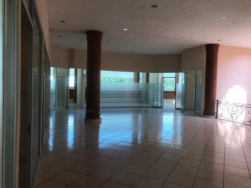 Edificio En Renta Sobre Av. Las Torres