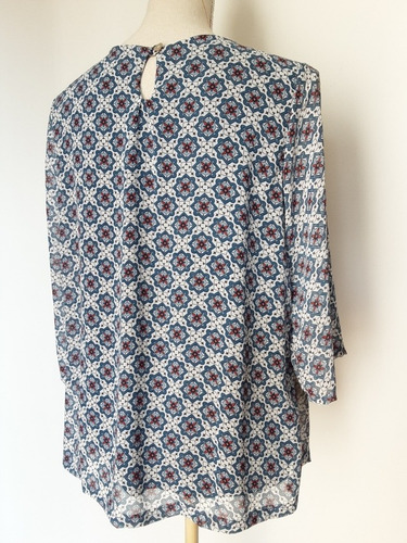 Imagen 8 de 10 de Blusa Estampada Modelo Cerrada, Manga Ajustable 3/4, Talla M
