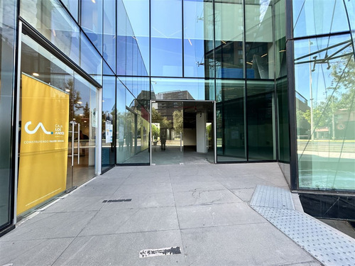 Local Comercial En Arriendo En Apoquindo / Av. Las Condes