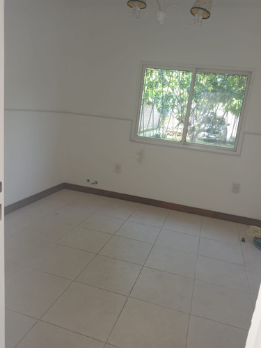 Departamento En Planta Baja Con Entrada Independiente Con Doble Portón De Seguridad.