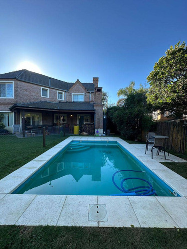 Amplia Casa 3 Dor Con Pileta Y Jardín En Barrancas San José