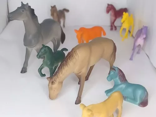 Cavalo de brinquedo realista 10 peças emborrachado + brinde em Promoção na  Americanas