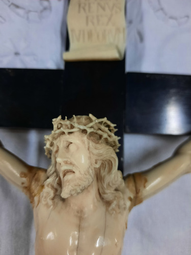 Crucifijo De Material Noble (Usado)