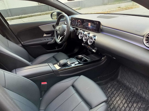 Imagen 14 de 15 de Excelente Mercedes Benz A 200 Sedan Progresive 2020 Negro