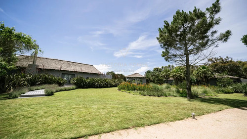 Espectacular Casa 5 Dormitorios En Suite, Laguna Jose Ignacio (ji033)