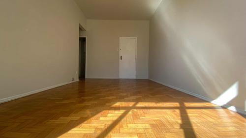 Vende-se Apartamento De 2 Quartos Em Icaraí