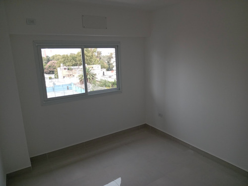 Dueño Vende A Extrenar Dpto Zona Centro Caseros 2 Amb 55 M Balcon A La Calle--sin Comision