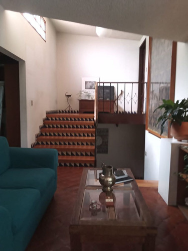 Casa Para Remodelar Con Amplios Espacios En Las Aguilas