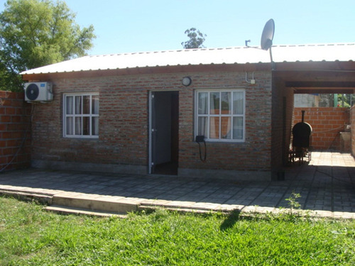 Casa Con Pileta, En Alquiler En Lavalle