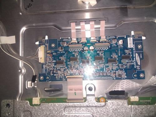 Imagen 4 de 7 de Tv Sony Bravia 3d 46 PuLG. Kdl-46hx729. Pantalla Dañada.