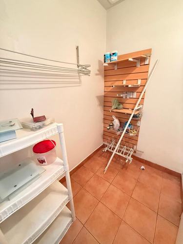 Departamento De Categoría De 3 Dormitorios + Dependencia Y Cochera En Las Heras Al 300, Barrio Sur