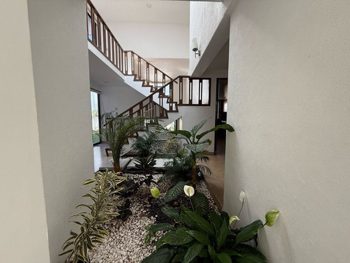 Casa En Venta, Ciudad Satélite, 4 Recamaras.