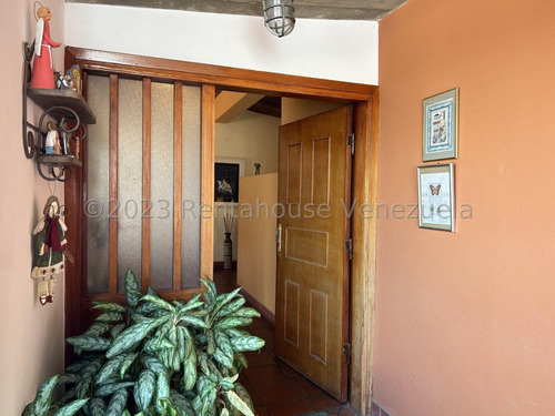 Casa En Venta En Macaracuay Caracas Calle Cerrada Piscina Parrillera Jacuzzi