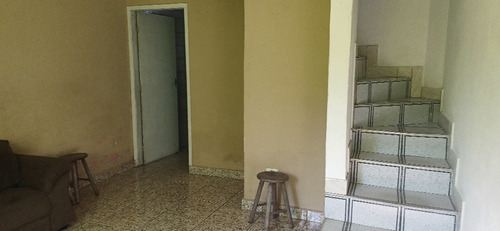 Sobrado À Venda Com Amplo Terreno!
