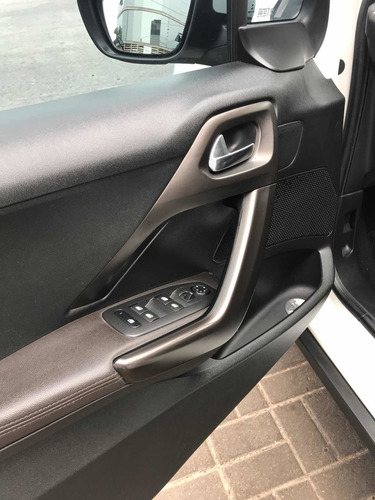 Peugeot 2008 1.6 Feline 2016