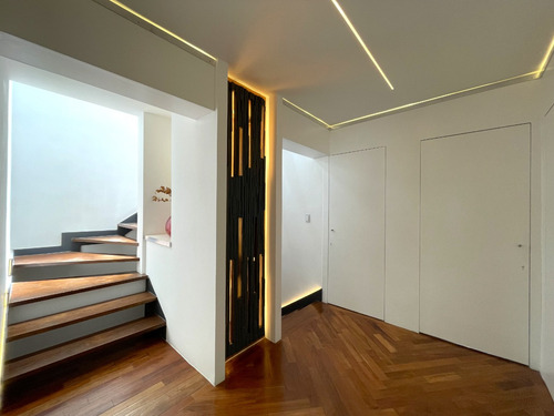 San Ángel Casa En Venta Amplia Totalmente Renovada 5 Recámaras 3.5 Baños 3 Estacionamientos Patios Terrazas Roof Garden