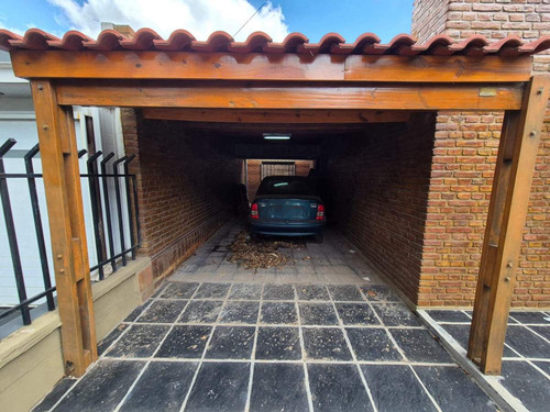 Casa En Venta Damian Garat 3025, Poeta Lugones, Córdoba, Argentina 4 Dormitorios