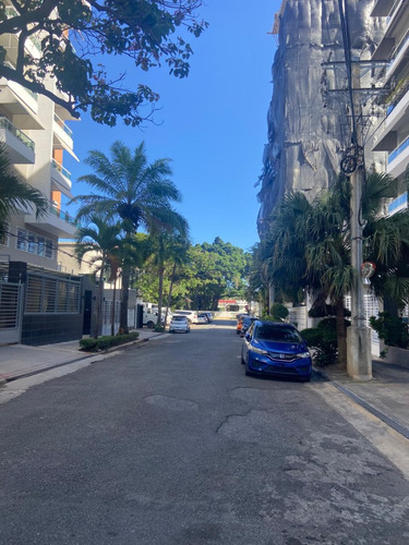 Apartamento En La Julia De 4 Habitaciones Y 4 Parqueos Torre Uno Por Nivel , No Area Social, No Airbnb