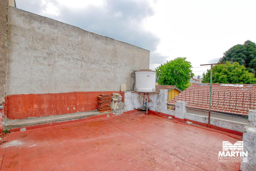 Casa De 4 Ambientes En Martínez Con Cochera Jardín Terraza Y Playroom.