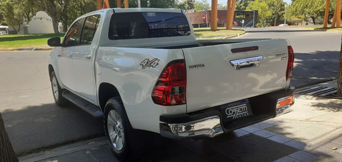Imagen 7 de 11 de Toyota Hilux 4x4 D/c Srv 2.8 Tdi 6 M/t