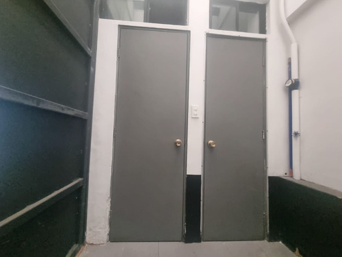 Se Arrienda Local Comercial De 84 M2 De Planta Libre A 2.400