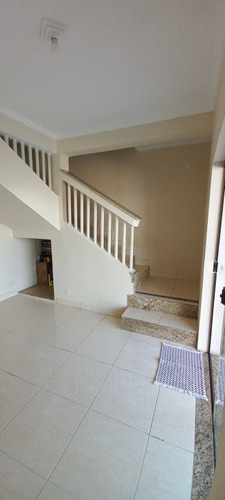 Casa 150m, 2 Quartos, 2 Banheiros, Cozinha, Lavanderia, Sala, Varanda, Terraço, 5+ Vagas