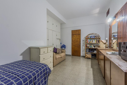 Local - San Telmo - Local A La Calle Con Subsuelo 183,82 M2 Totales.