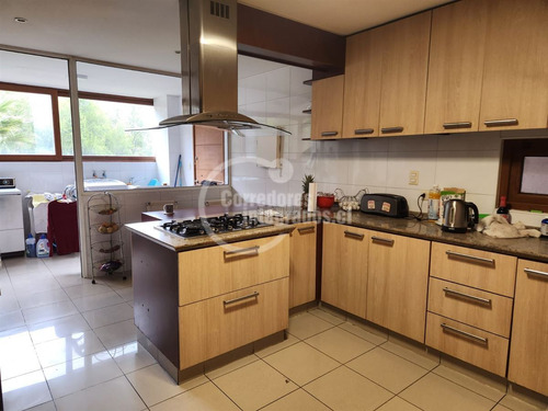 Departamento En Venta De 5 Dorm. En Las Condes