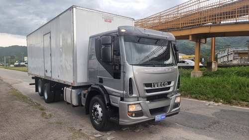 Iveco Tector Modelo 240 E 28 Cabina Lei Baú Ano 2015 Com Ar