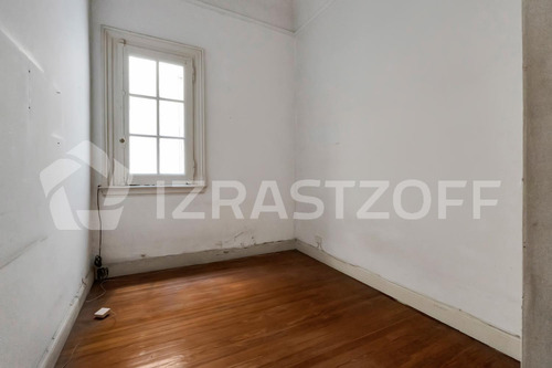 Departamento Francés En Venta En Recoleta. 4 Ambientes