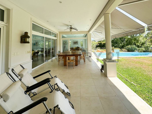 Impecable Casa En Alquiler Amoblado En Cabos Del Lago.