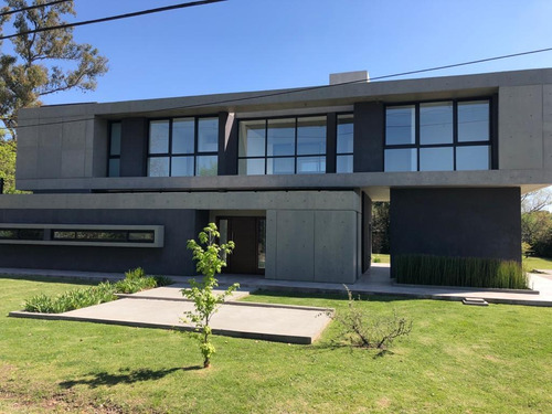 Imagen 3 de 17 de Hermosa Casa Minimalista 4 Amb. Club De Campo Los Pinguinos