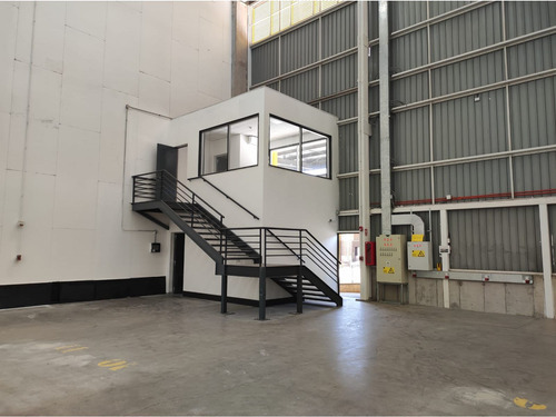 Arriendo Bodega De 3.909 M2 En Mc Aeroparque, Pudahuel
