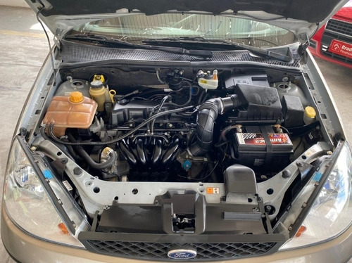 Ford Focus Sedan 1.6 Gl