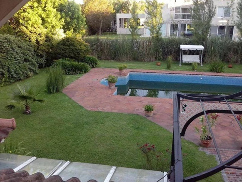 Casa 6 Ambientes Con Cocheras