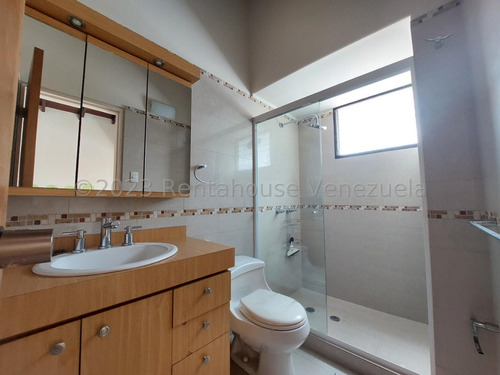 Casa En Venta En Alto Prado Caracas Remodelada Calle Cerrada Terraza