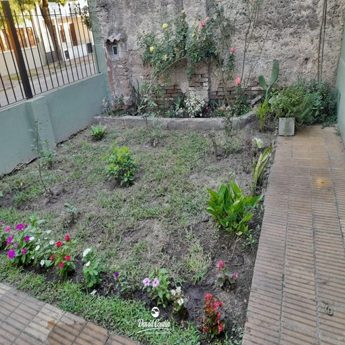Ideal Propiedad Con Amplio Fondo!!!