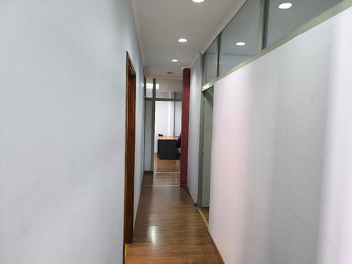 Venta Oficina/ Vivienda En Monserrat