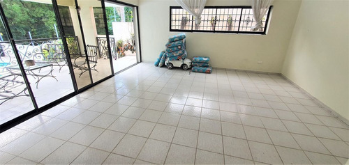 For Sale En Cuesta Hermosa I Con Piscina Y Patio 3 Habitaciones Y 4 Parqueos No Broker Solo Cliente Llamar