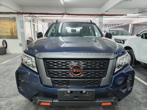 Nissan Frontier PRO4X 4x4 AT